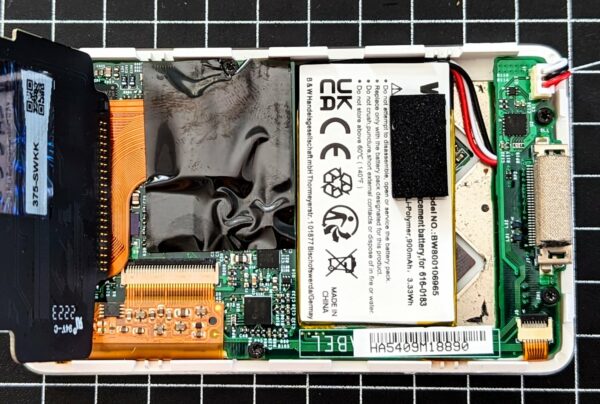 ipod 4 geöffnet mit neuem Akku